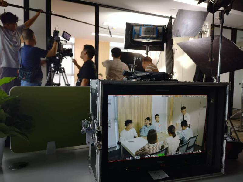 姑苏区TVC拍摄公司：科技产品视觉化大师，诠释未来感与功能美学